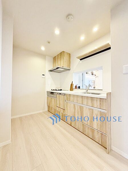 【KITCHEN】◆開放的◆後片付けが楽なシステムキッチン。収納スペースの充実！