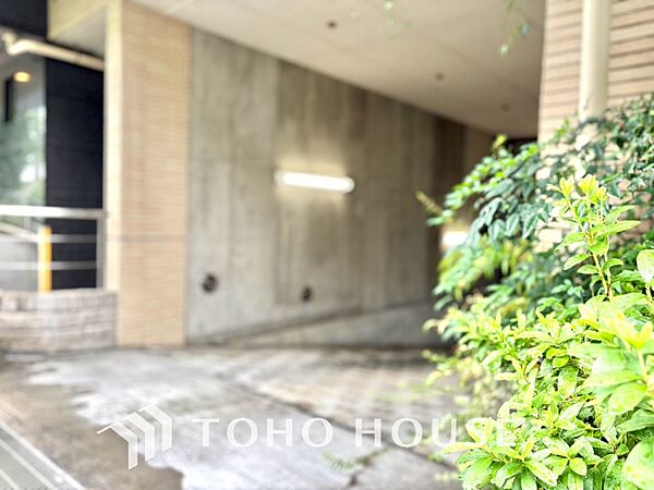 【ENTRANCE】◆そびえ立つ◆我が家のシンボル。遠くの空が赤く染まる夕べが待ち遠しい。