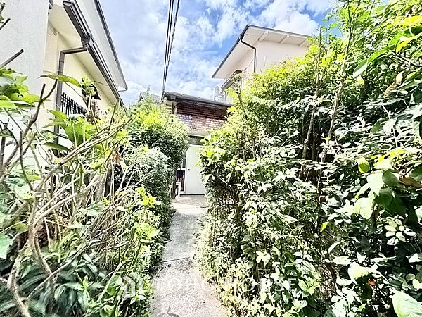 【ほのかな光を】夕暮れ時に迎える優しい光。暖かく心休まるほっとする瞬間。家族のもとへ。幸せのもとへ。