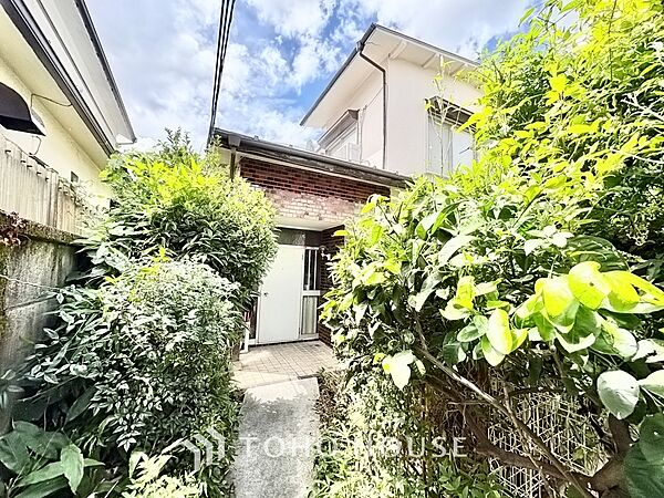 【The beginning of everything】その邸が魅せる気品、重厚感、柔らかさ。それは訪れた人に安らぎを与える特別な空間。すべての始まりをここから。