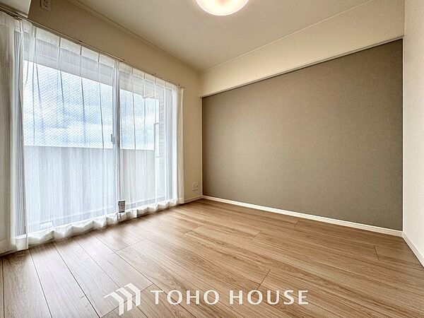 【Private room】光に包まれるように設計された空間。太陽の光が爽やかな目覚めを誘う。きっと今日も素敵な1日に。