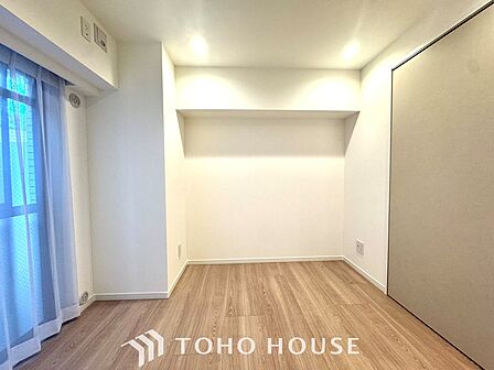 【Ease】家族個々の安らぎの空間。プライベートなBedRoomは暮らす方の感性で造り上げたいもの。誰もが好みで飾れるシンプルな室内に仕上げてあります。