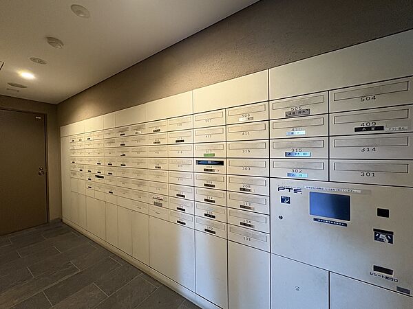 【DELIVERY BOX】◆宅配BOX◆ご不在時でも、時間指定や再配達依頼なしでお荷物を受け取ることができます。