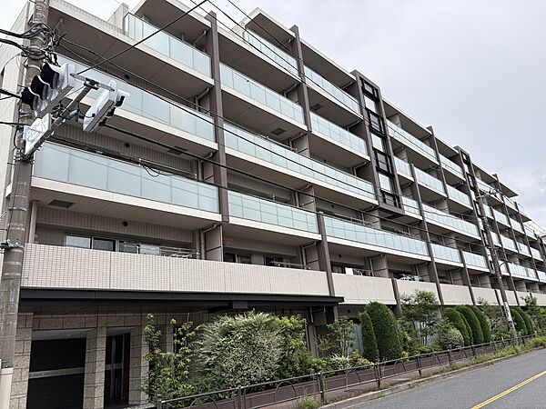【APPEARANCE】◆陽光◆が差し込む。この開放的な空間に家族の笑顔が集う。家族が一緒に過ごす空間は明るく、そして居心地よく。