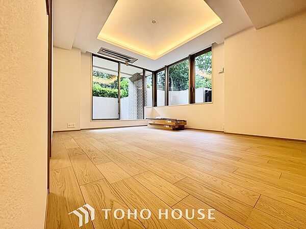 【LIVING】光が燦々と入り、いるだけで気持ちいい。「開放的でゆとりあるお部屋です。