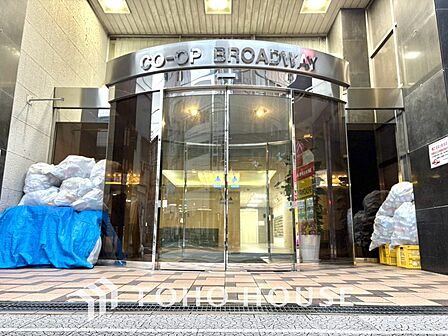 【ENTRANCE】◆そびえ立つ◆我が家のシンボル。遠くの空が赤く染まる夕べが待ち遠しい。