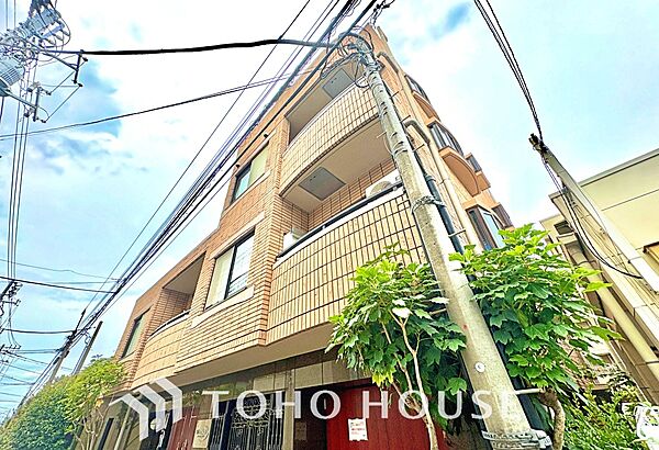 街並みに美しく映える洗練された外観。住まう誇りを感じられる、魅力あふれる佇まいです。