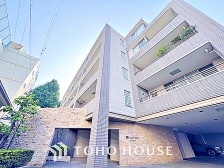 ほんの少しのこだわり。ちょっとした色使いがその家がもつ雰囲気、趣(おもむき)を携え、暮らす家族や訪ねてくる友人・知人に新鮮な香りを運んできます。