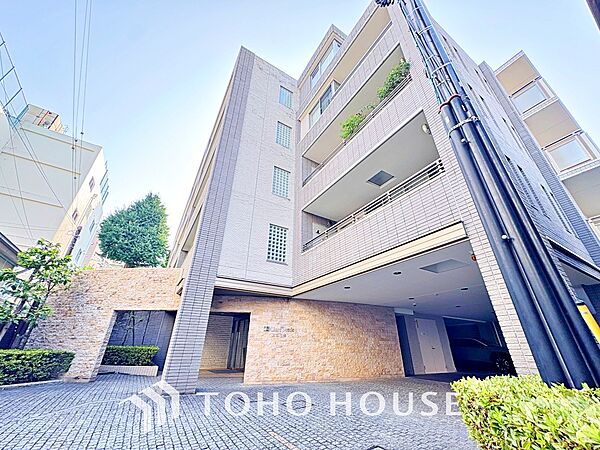 ほんの少しのこだわり。ちょっとした色使いがその家がもつ雰囲気、趣（おもむき）を携え、暮らす家族や訪ねてくる友人・知人に新鮮な香りを運んできます。
