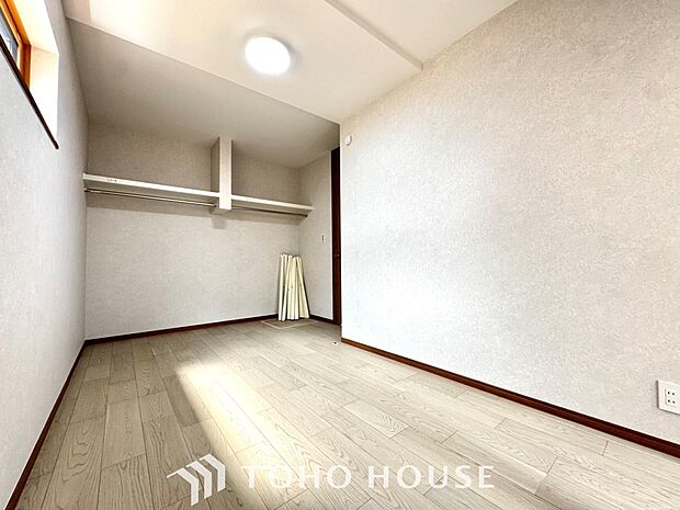 【自身の道】華道、剣道、そしてここで暮らす者の正道。物事の正しい考えや愛する家族とのコミュニケーション。そんな考えの暮らし方がこの空間にも散りばめられている。