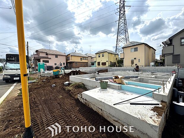 【Bathroom】◆風呂◆奥行きが長く足を延ばしてもラクラクのスペース。体の大きい方でも嬉しいワイドサイズ。また、カビが付きにくく軽くこすれば簡単に落ちるお掃除ラクラク仕様です。