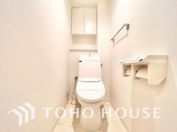 【トイレ】落ち着いた空間に仕上がっており快適にご使用できそうです。