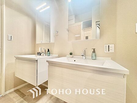 【WASHROOM】◆快適◆煌びやかな暮らしの中にも忘れたくない快適さ。大きな収納が助けてくれます。
