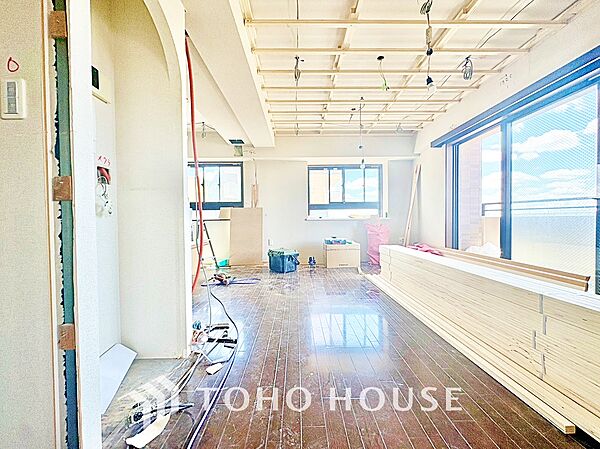 【リビング】開放感のあるリビングは、日常の心地よくしてくれます。