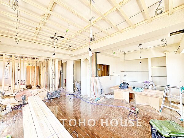 【リビング】食事も団らんもくつろぎも、この空間が暮らしの中心に。