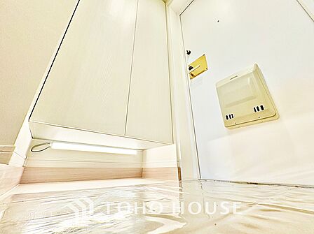 【Exterior】整ったフォルムが印象的な佇まい。シンプルだからこそ美しい設計。街と調和する住まいです。