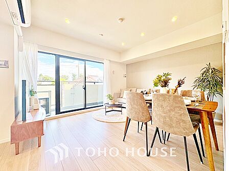 【リビング】家族が自然と集まりたくなる、心地よい広さの空間。