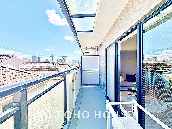 【バルコニー】陽当たりがよく、お洗濯も気持ちよくこなせそうです。
