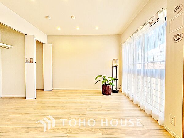 【居室】主寝室としても、お子様のお部屋としても使いやすい一室です。