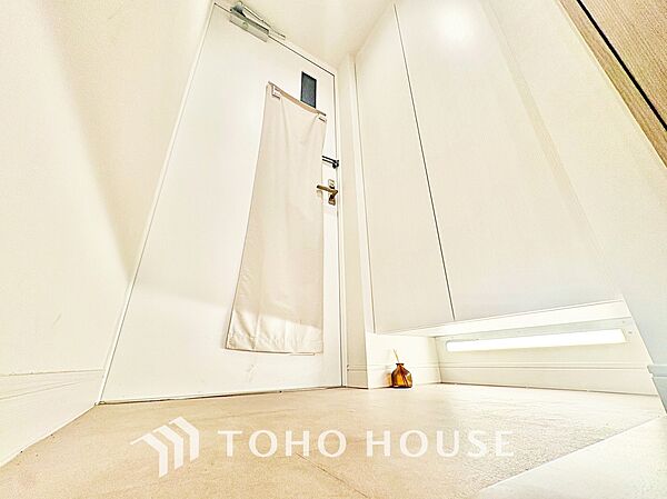 【Exterior】整ったフォルムが印象的な佇まい。シンプルだからこそ美しい設計。街と調和する住まいです。