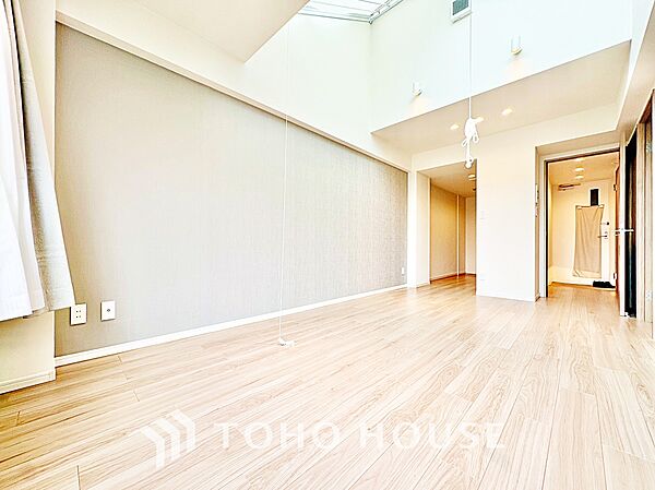【ENTRANCE】◆家族◆家で家族と過ごす時間は限られている。帰りを待つ家族の元へと急ぐときの弾む思い。そんな思いを引き立てる邸宅。