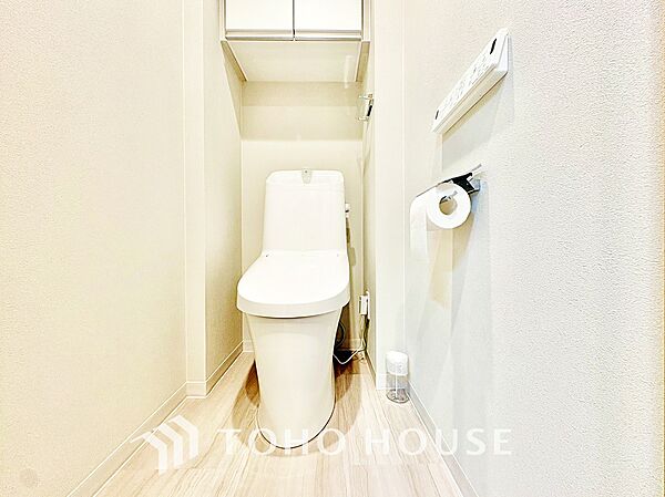 【トイレ】落ち着いた空間に仕上がっており快適にご使用できそうです。