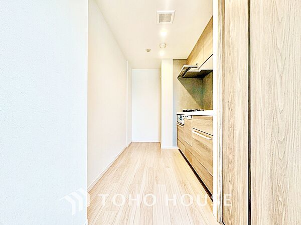 【キッチン】ご家族との会話を楽しみながらお料理ができる空間です。