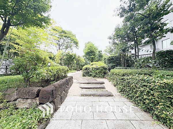 【ENTRANCE】◆そびえ立つ◆我が家のシンボル。遠くの空が赤く染まる夕べが待ち遠しい。