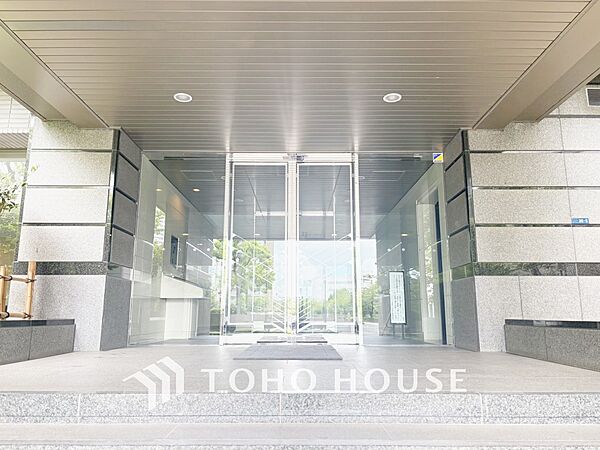 【ENTRANCE】◆家族◆家で家族と過ごす時間は限られている。帰りを待つ家族の元へと急ぐときの弾む思い。そんな思いを引き立てる邸宅。