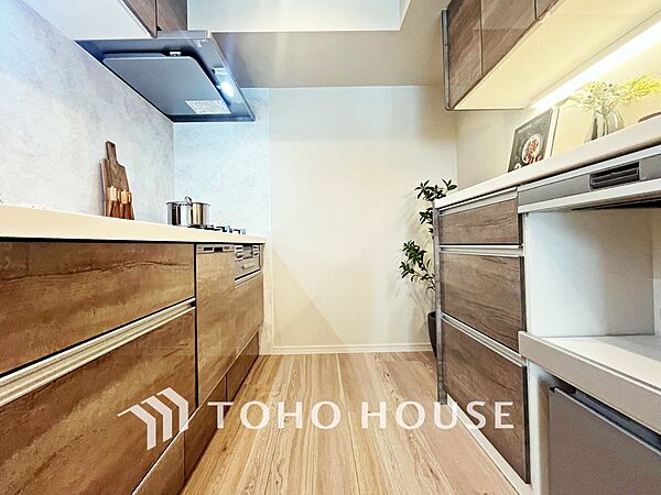 【KITCHEN】◆ワクワク◆開放的で機能性も高いシステムキッチン。お子様は毎日のご飯にワクワク！