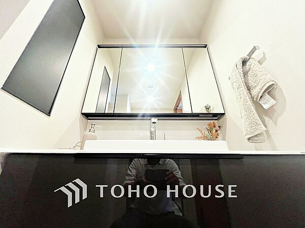 【WASHROOM】◆快適◆煌びやかな暮らしの中にも忘れたくない快適さ。大きな収納が助けてくれます。