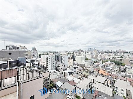 【BALCONY】◆BLUE SKY◆自然の心地よさに包まれる。大開口の外に広がるのは爽やかな青空。