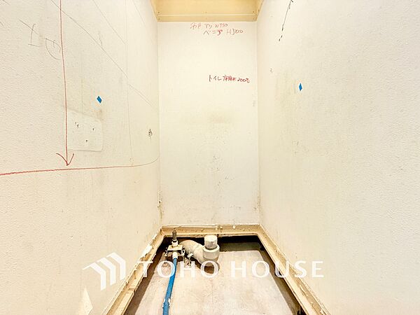 ◆トイレ◆トイレも全て新品に交換されており、清々しく新生活を始めることができます。白基調の清潔感のある空間に生まれ変わりました。
