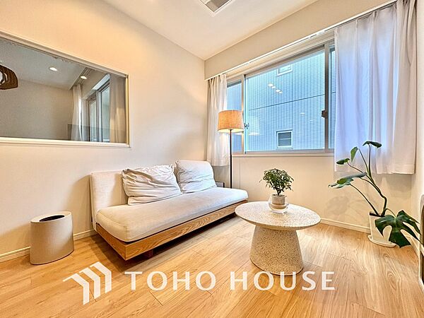 【LIVING】◆眩い◆光が燦々と入り、家族の笑顔を照らす。「いつまでも続いて」と願う夢のような毎日がここにある。