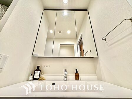 【WASHROOM】◆快適◆煌びやかな暮らしの中にも忘れたくない快適さ。大きな収納が助けてくれます。