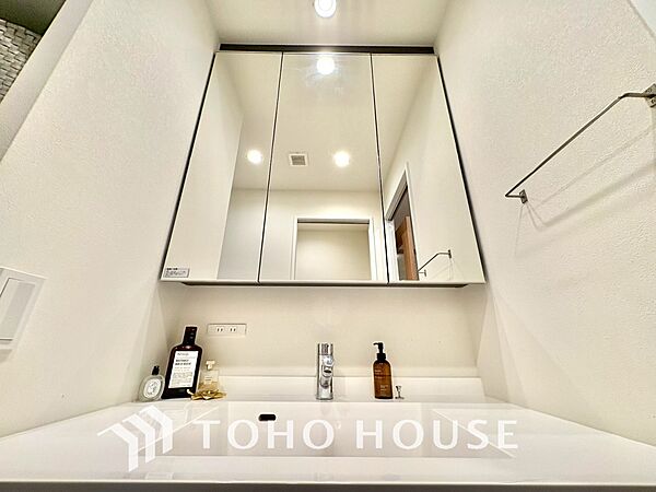 【WASHROOM】◆快適◆煌びやかな暮らしの中にも忘れたくない快適さ。大きな収納が助けてくれます。