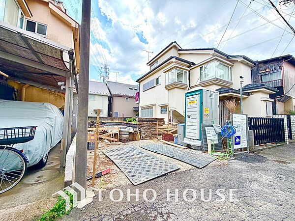 【FRONT ROAD】◆閑静な街◆にそびえ立つ。風が緑を揺らし心癒される住まい。