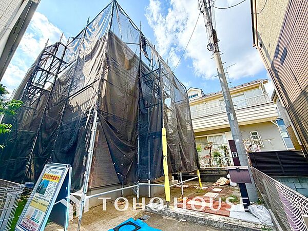 【APPEARANCE】◆家族◆家で家族と過ごす時間は限られている。帰りを待つ家族の元へと急ぐときの弾む思い。そんな思いを引き立てる邸宅。