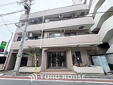 【Blue sky terrace】見上げると、空。時間を忘れ大空を見上げるなんて、いつぶりだろうか。こんなにも広く美しい情景がこの頭上にあったなんて。時間を忘れ、時を知る。