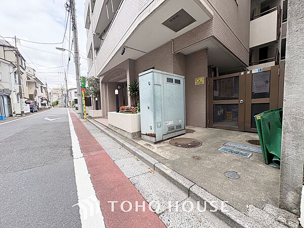 【Ease】家族個々の安らぎの空間。プライベートなBedRoomは暮らす方の感性で造り上げたいもの。誰もが好みで飾れるシンプルな室内に仕上げてあります。