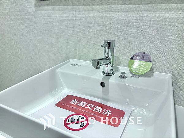 気持ちの良い朝をつくりだし、夕方には笑顔を取り戻させてくれるミラー。パウダールームはいつでも本来の自分を取り戻せる空間。明るく仕上げてあります。