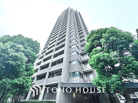 漂う上質な空気感、マンションに入れば「おかえりなさい」と笑顔で迎えてくれるエントランス。最良の心配りを感じるマンションでした。