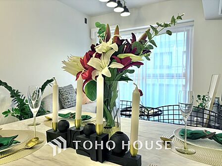 採光や風通しを考えて設計された間取り。近隣との視線を考え、街全体で調整される窓位置。外観だけでなく、そこに住まうご家族の心地よさを最優先しました。