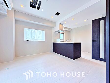 使いやすく、明るい洋室に仕上がります。子供部屋や趣味のお部屋にご利用できます。ご自身で家具などを配置し、素敵な空間を創り上げられます。