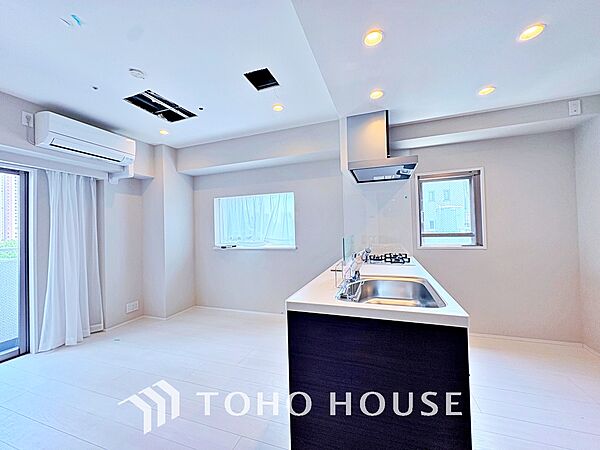 ◆瀟洒な空間◆落ち着きのある彩が見事に調和させた瀟洒な空間を演出。ここに集まる家族の会話と笑顔が絶え間なく続く幸せな空間。