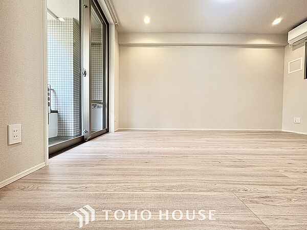 【LIVING】◆眩い◆光が燦々と入り、家族の笑顔を照らす。「いつまでも続いて」と願う夢のような毎日がここにある