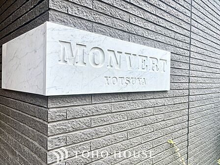 街に溶け合う美しい景観を生みだしているにも関わらず、採光や風通しを考えて設計された間取り。近隣との視線を考え、街全体で調整される窓位置。外観だけでなく、そこに住まうご家族の心地よさを最優先しました。
