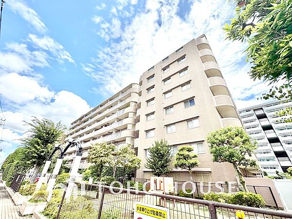 【外観】洗練されたデザインと落ち着いた佇まいが魅力の外観。