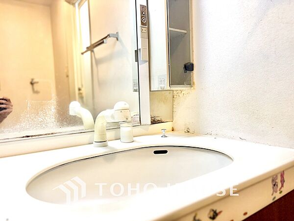 【浴室】一日の疲れをゆっくり癒してくれる、落ち着いた浴室空間です。