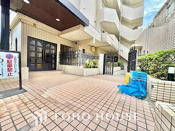 【ENTRANCE】◆家族◆家で家族と過ごす時間は限られている。帰りを待つ家族の元へと急ぐときの弾む思い。そんな思いを引き立てる邸宅。